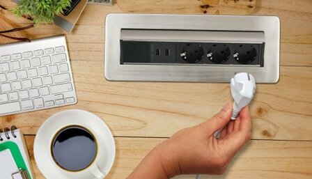 Regleta de tomas de enchufe de mesa Indesk Power con cargador USB 2m H05VV-F 3G1.5