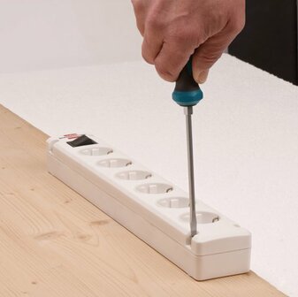 Regleta Bremounta&nbsp;con funcion de carga USB 5-tomas blanco 3m H05VV-F 3G1,5