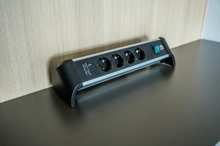 Regleta de enchufes con funcion de carga USB Power Delivery 4 vias 1,8m H05VV-F 3G1,5