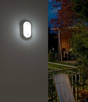 Lampara LED ovalada OL 1650 P con detector infrarrojo de movimientos 1680lm, blanco, IP54