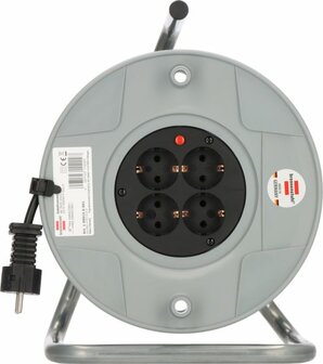 Tambor de cable AK 260 25m H05VV-F 3G1,5 en un cuadro
