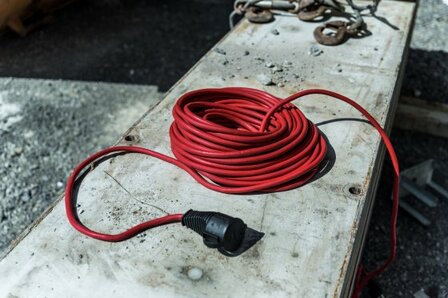Cable de calidad para uso en obras IP44 25m H07RN-F 3G1,5 rojo