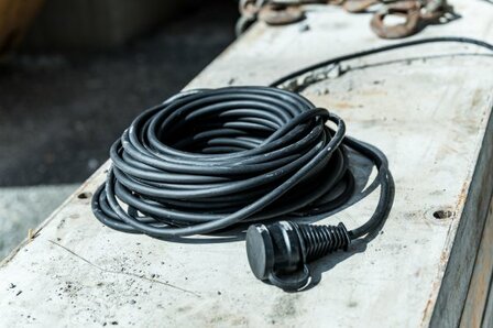 Cable de calidad para uso en obras IP44 25m H07RN-F 3G1,5 nero