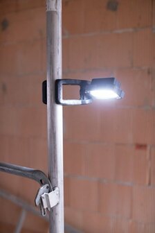 Foco LED movil a pilas CL 1050 MA, 950lm, IP65