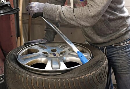 Palanca desmonta neumaticos con protector 535 mm