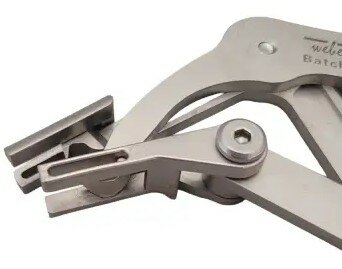 Alicates para desmontar clips de puertas