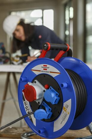 Enrollacables Garant CEE 1 IP44 para la industria o construccion 20m H07RN-F 5G2,5