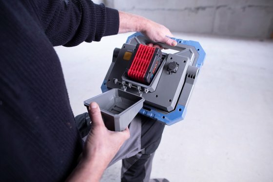 Professional Foco hibrido LED movil BS 8050 MH, Bosch Professional 18V System, 7900lm, IP55