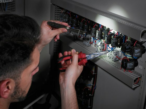 Linterna LED TL 210 F, IP44, 180 lm