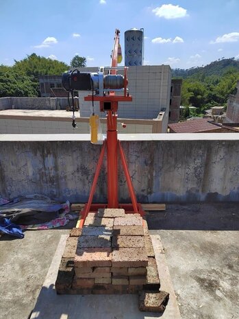 Grua de construccion 500kg 25m electrica 230V Rotacion de 360°