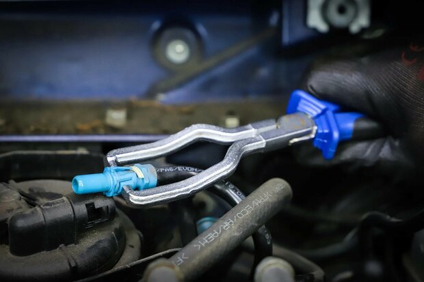 Alicates para conductos de combustible 230 mm