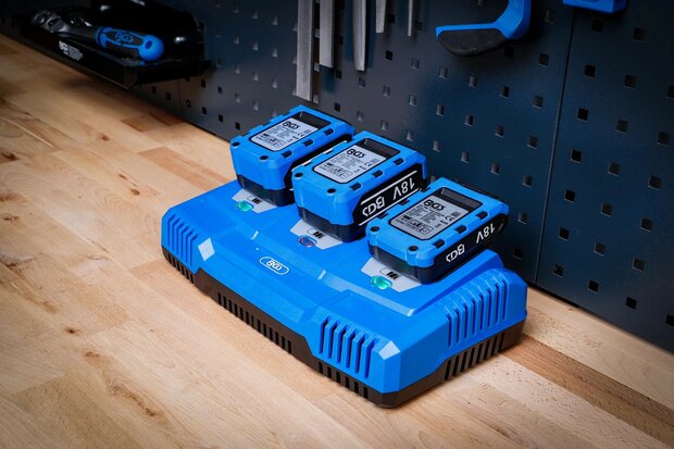 Cargador multiple 3 x 2,5 A 18 V