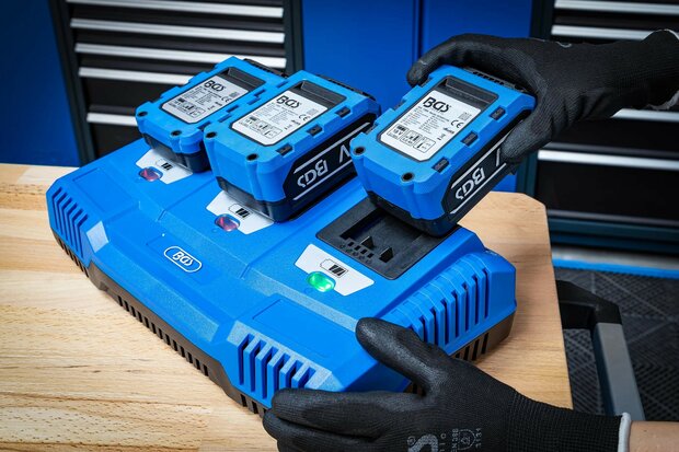 Cargador multiple 3 x 2,5 A 18 V