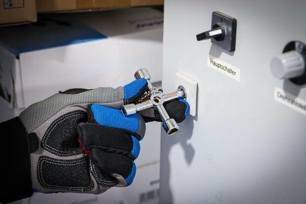 Llave multiuso para paneles