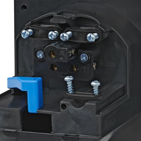 Conector de enchufe de pared CEE integrado cuadrado negro