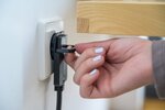 Cable de extension corto con enchufe de angulo plano 3m H05VV-F3G1,5 negro