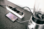 Regleta con USB 4 tomas blanco/negro 1,5 m H05VV-F 3G1,5 con interruptor