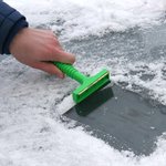 Raspador de hielo con cuchilla de laton